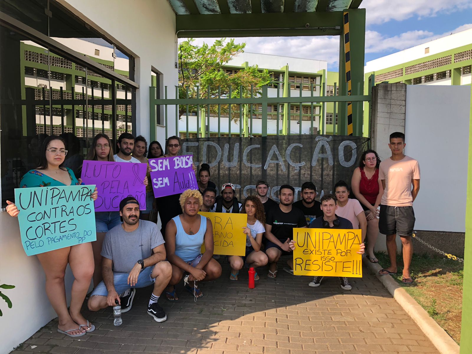 Campus Caçapava do Sul está sendo ocupado por estudantes que buscam a reposição do orçamento da Unipampa - Foto: Divulgação Foto colorida da ocupação do Campus Caçapava do Sul