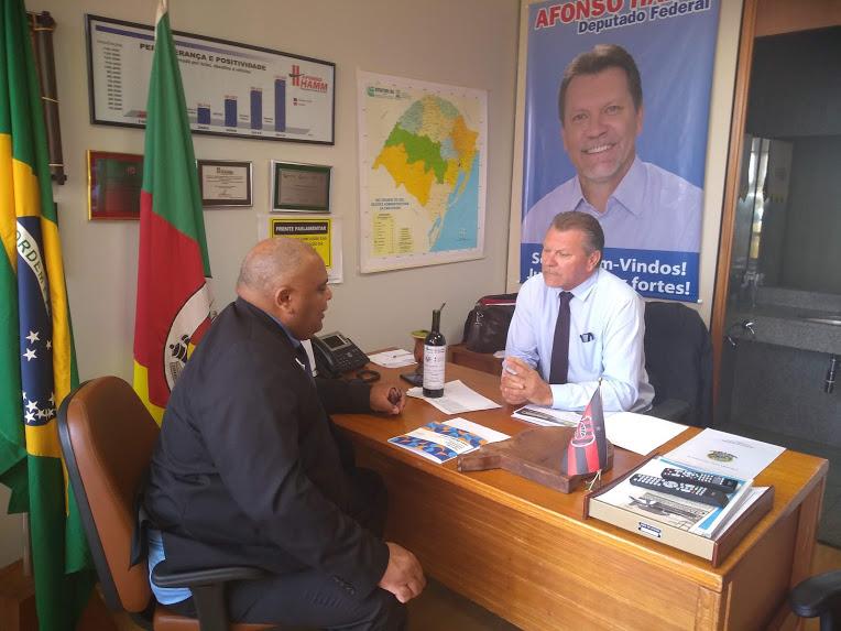 Reitor realiza reunião com o Deputado Federal Afonso Hamm