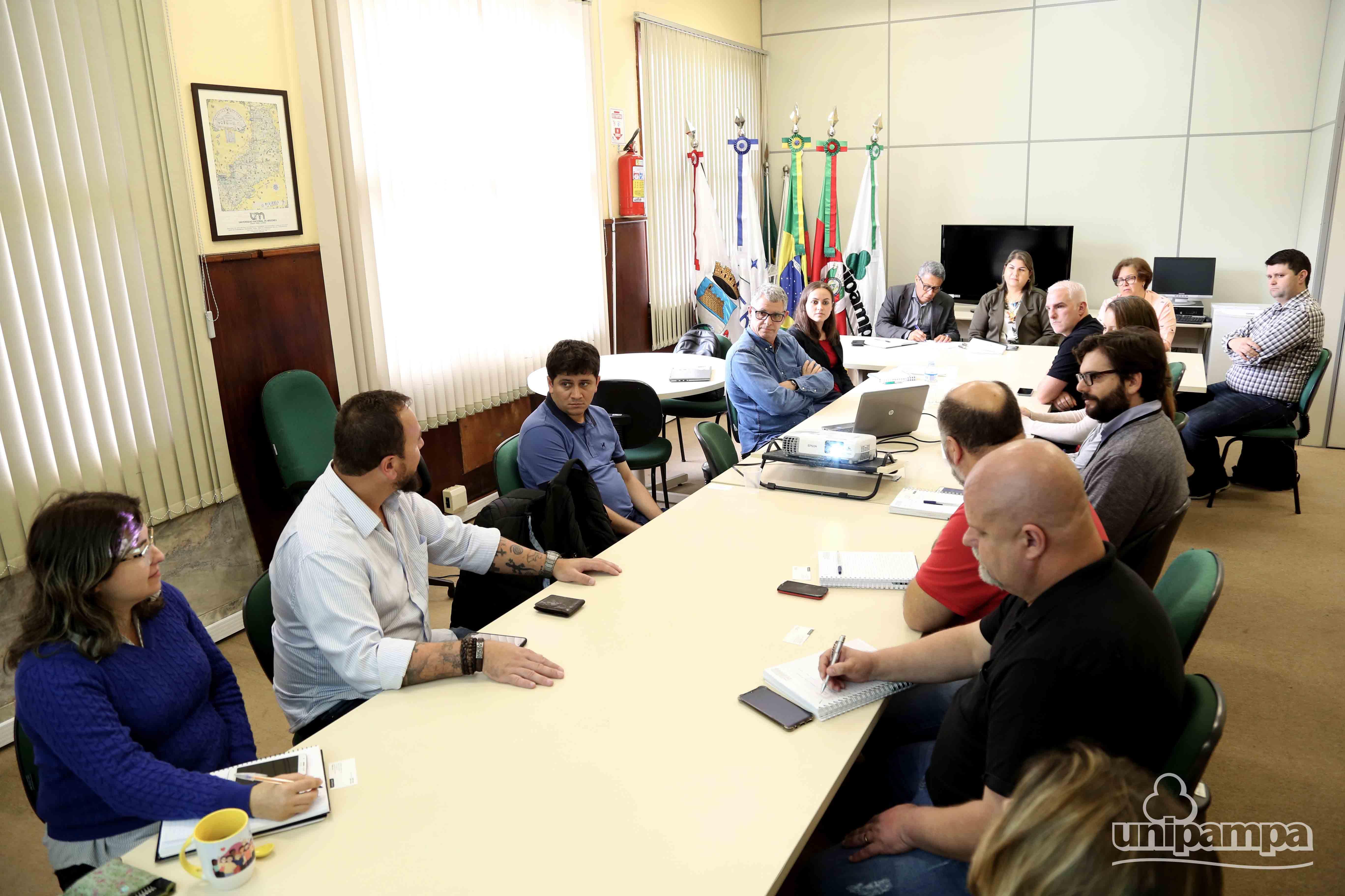 Reunião marca a autorização da FLE como entidade de apoio à Unipampa - Foto: Ronaldo Estevam