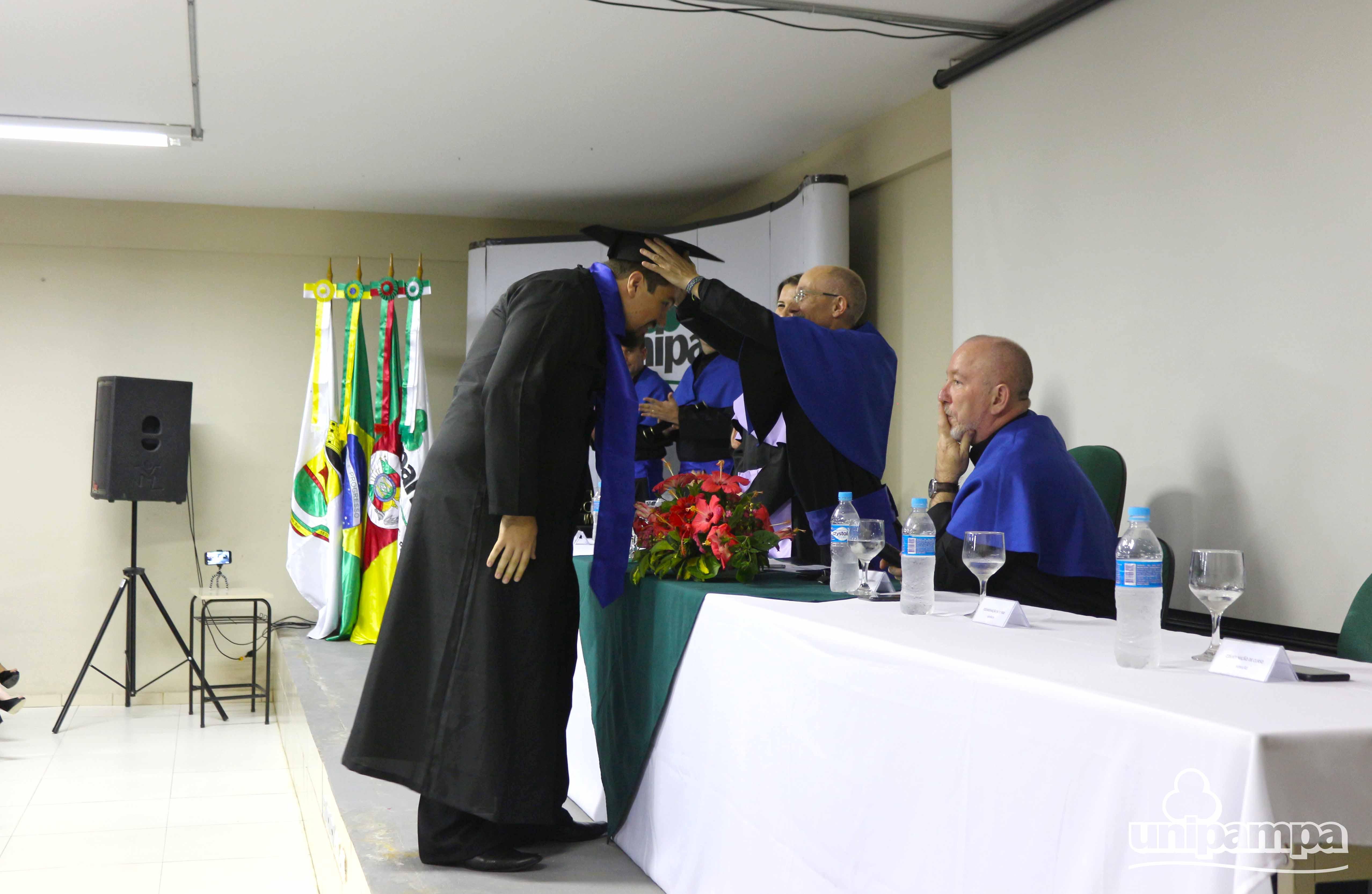 Vice-reitor, Marcus Querol, outorgou o grau aos concludentes do Campus Caçapava do Sul - Foto: Evelton Machado e Patrícia F.