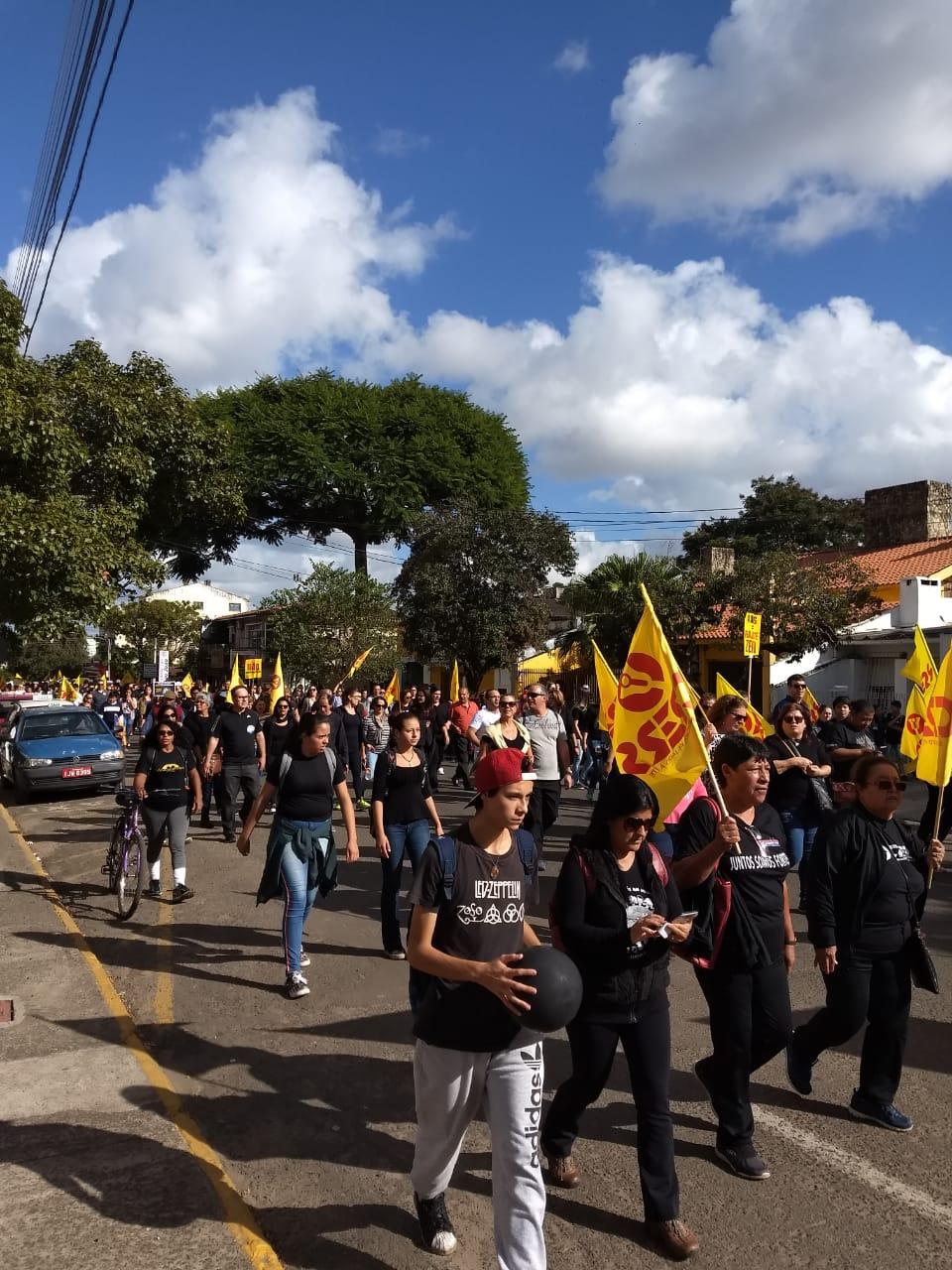 Uruguaiana reuniu a comunidade em manifestações no centro da cidade. Fotos: Divulgação
