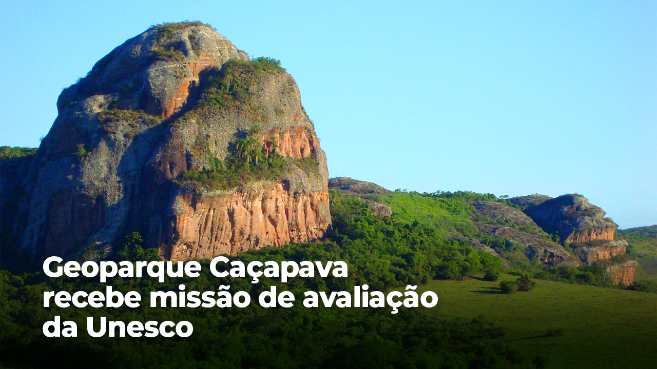 Foto colorida da paisagem de Caçapava do Sul com o titulo: Geoparque Caçapava recebe missão de avaliação da Unesco