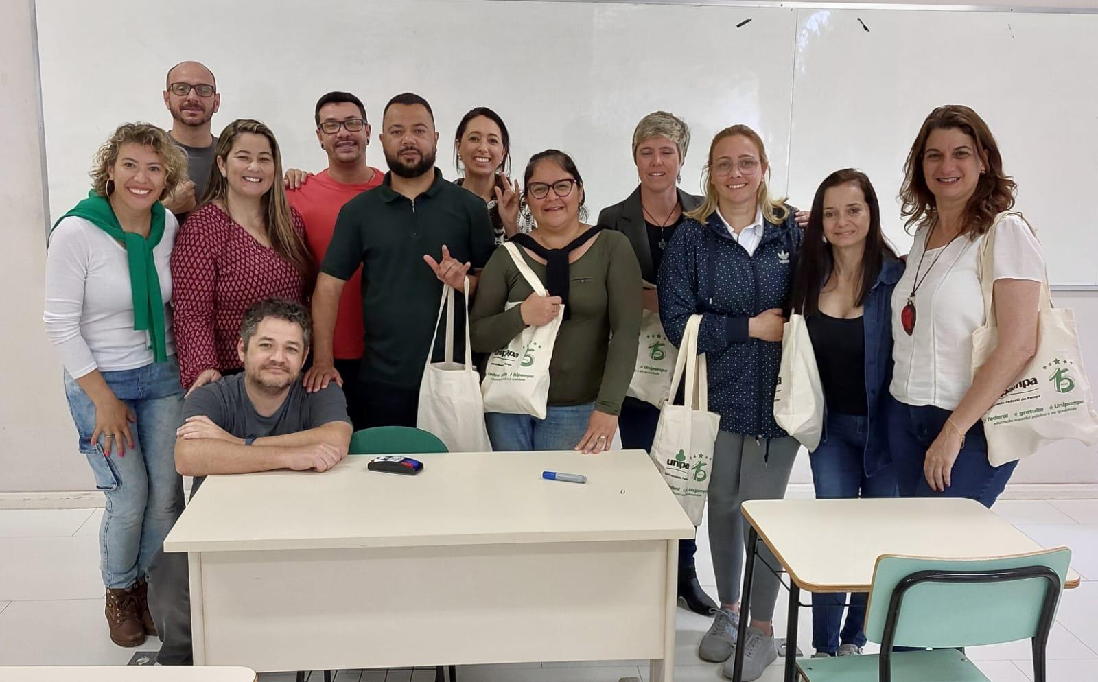 Professores surdos da Unipampa participam da segunda etapa do curso "Libras em Foco e Mãos em Movimento" (Foto: diuvlgação)