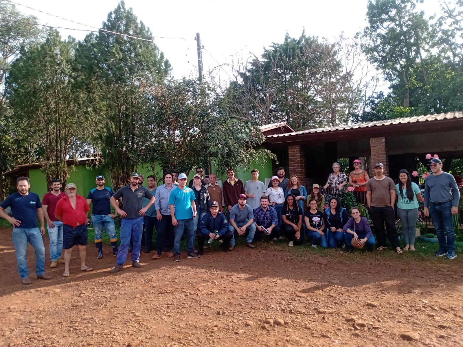 Estudantes dos cursos de BICT e Agronomia, acompanhados de docentes, visitam estabelecimentos agropecuários - Divulgação