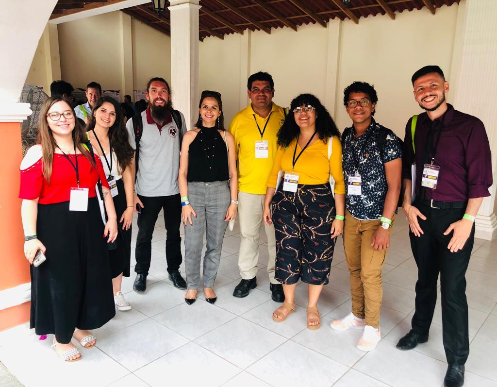 Delegação de estudantes e docente do curso de Enologia em evento no Peru - Foto: Divulgação