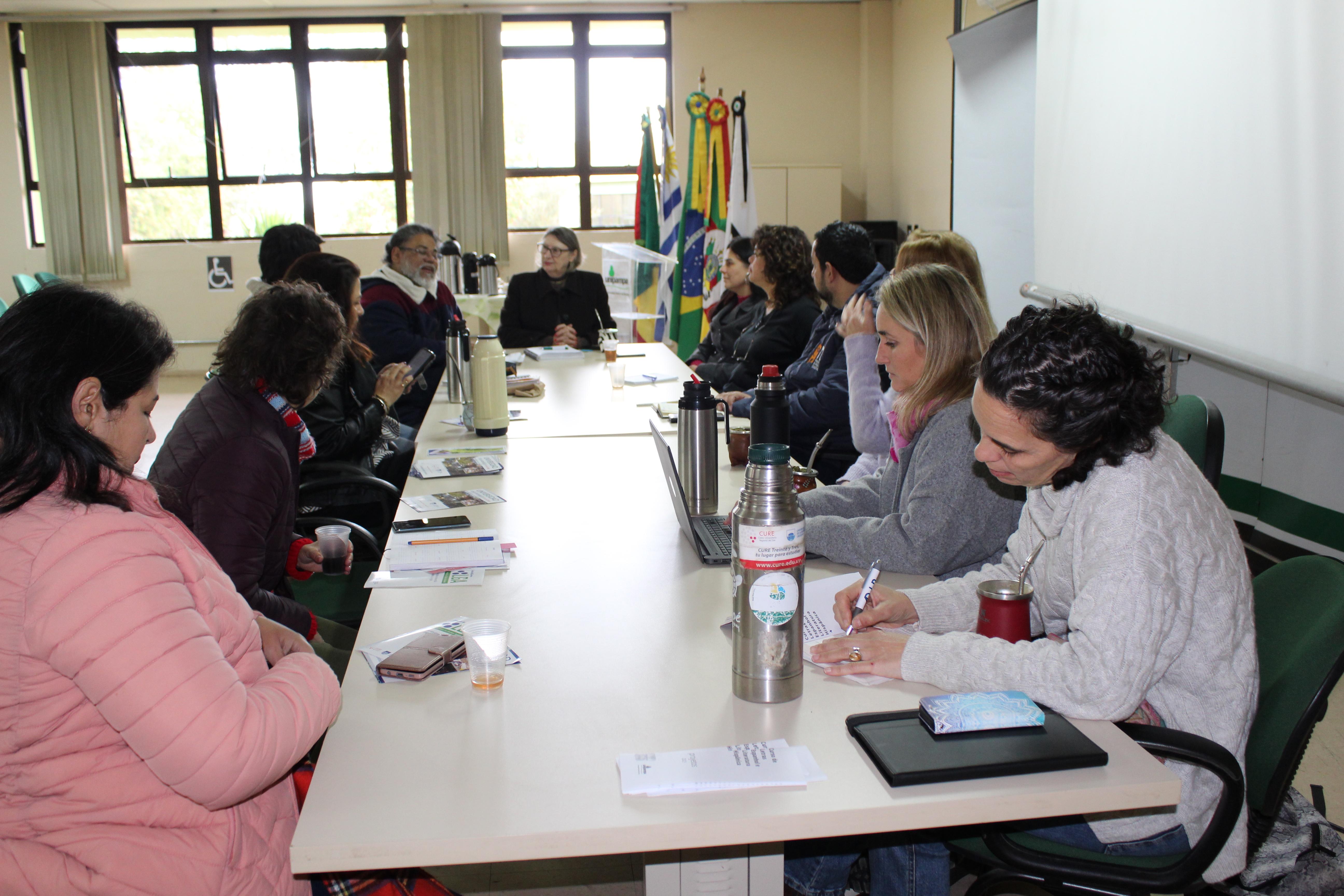Campus Jaguarão promove roda de conversa sobre fazeres do Ensino, Pesquisa e Extensão com universidade do Uruguai