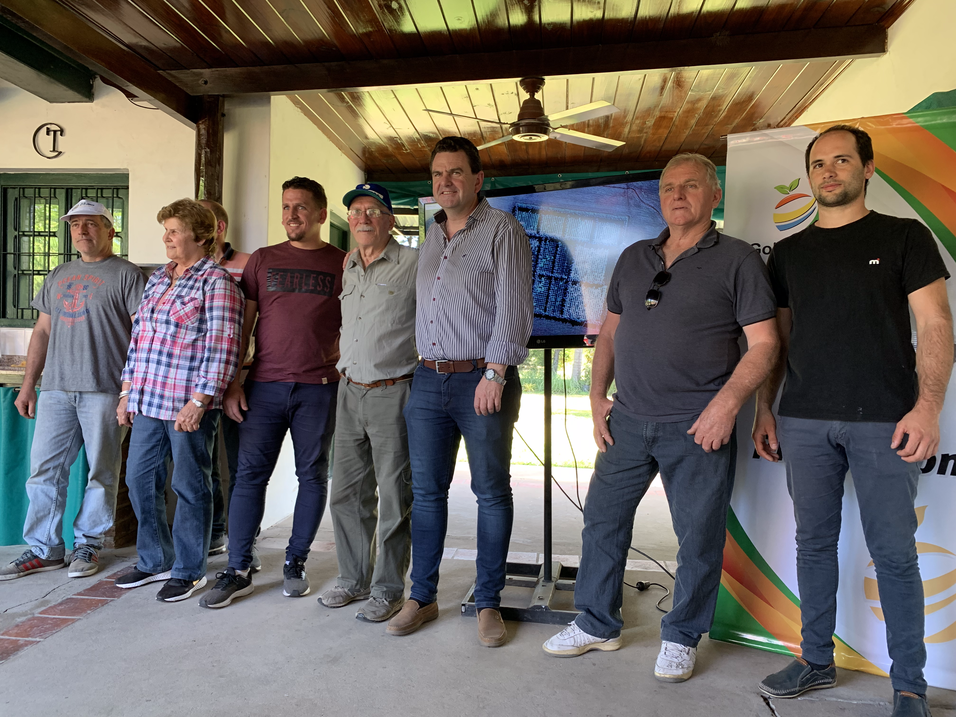 Foto colorida da viagem da delegação da Unipampa à Argentina