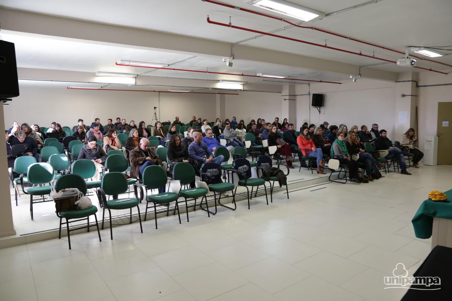 Além do público do Campus Bagé, a palestra contou com a participação das demais unidades universitárias - Foto: Ronaldo Estevam