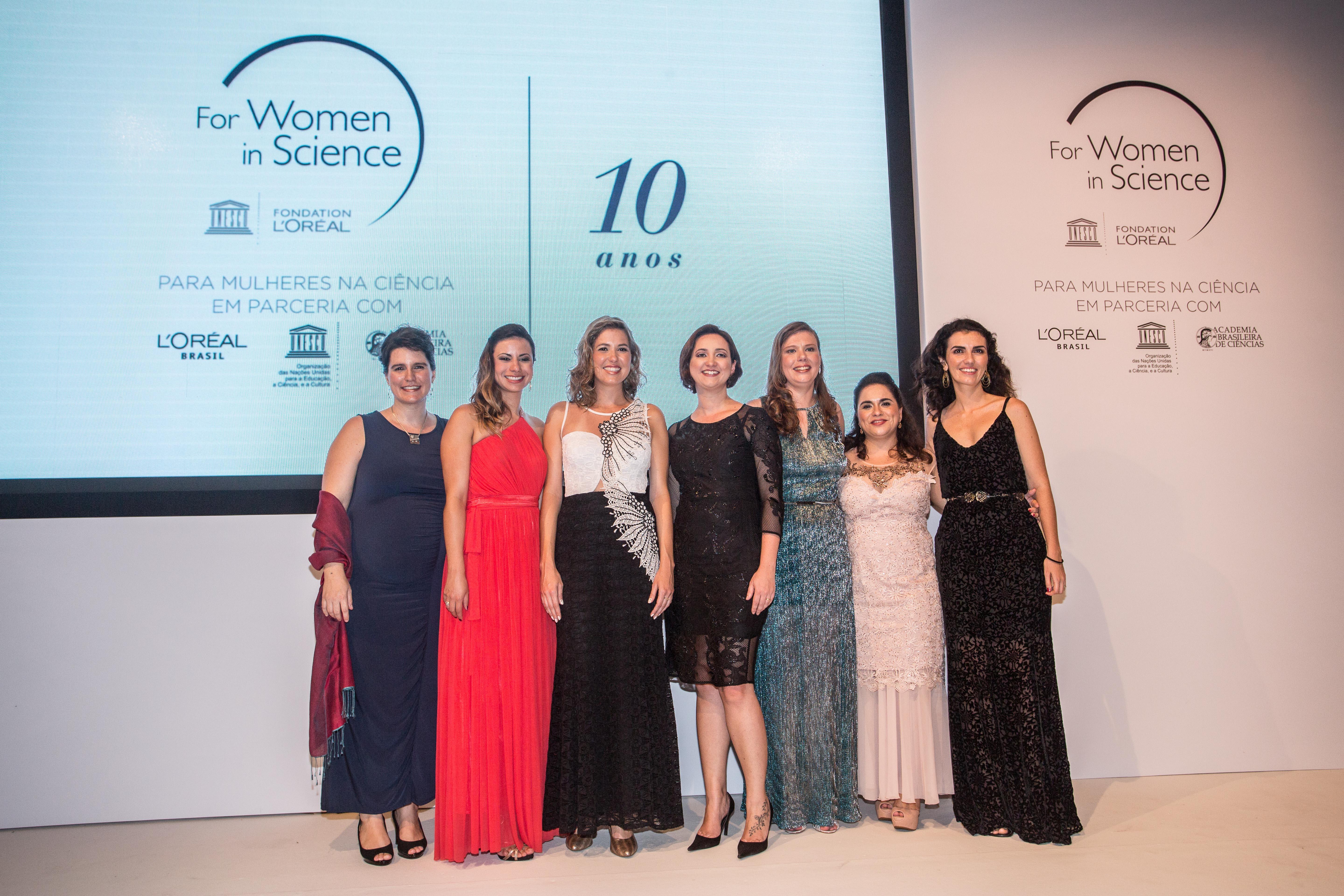 Professora Daiana Ávila e demais "fellows" na Premiação "Para Mulheres na Ciência" - L'Oreal-UNESCO