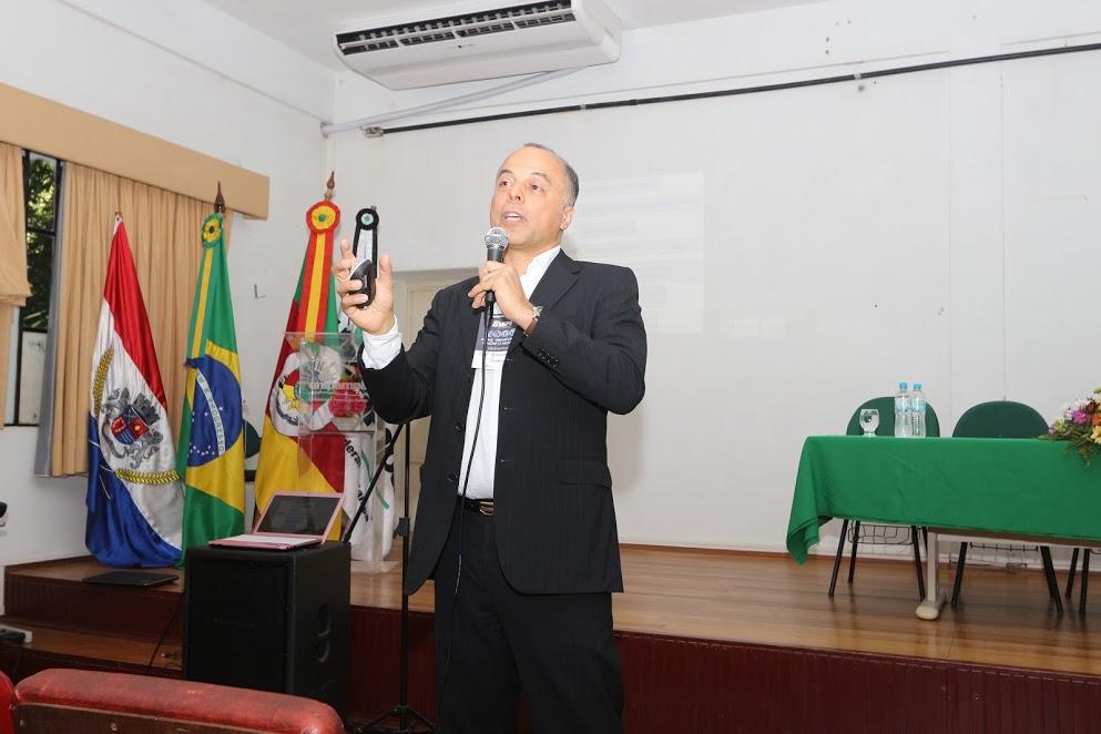 Teixeira abordou Metodologias Ativas na palestra. Fotos: Fernando Cruz/Unipampa