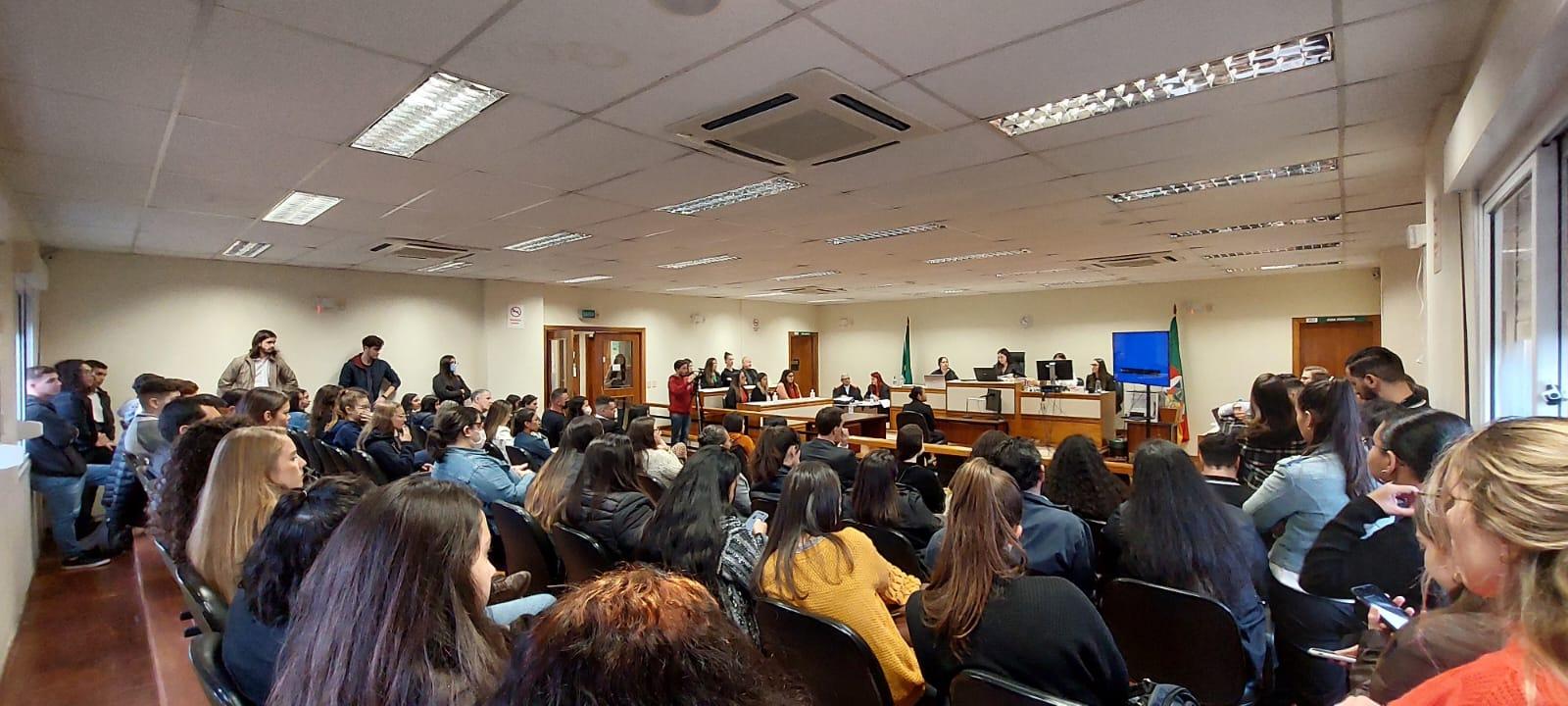 Simulação da Prática do Tribunal do Júri ocorreu na tarde do dia 4, no Fórum de São Borja