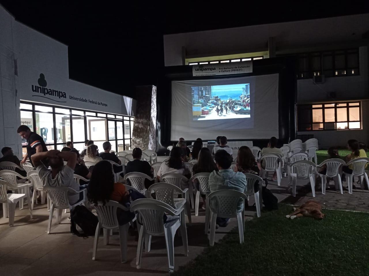 Cinema ao ar livre no Campus Caçapava do Sul aberto à comunidade externa (foto: divulgação)
