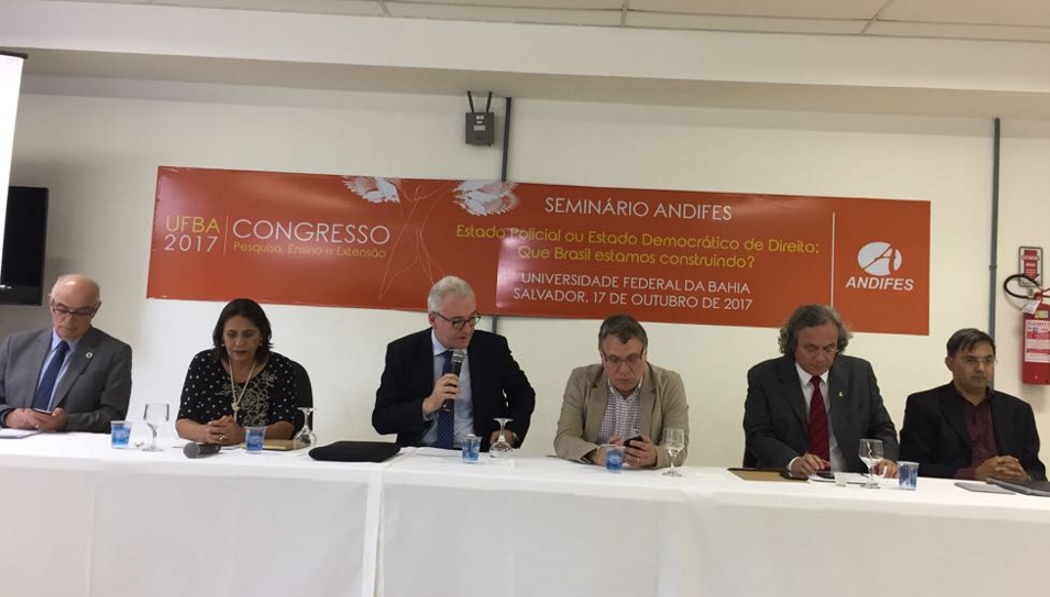Os expositores do seminário da Andifes foram o ex-ministro da Justiça Eugênio Aragão, a jornalista Tereza Cruvinel e o reitor da UFBA João Carlos Salles. 