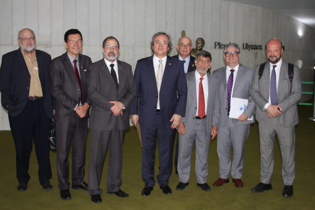 Reitores participaram juntamente com o presidente da Andifes, João Carlos Sales, na Comissão Geral em defesa das universidades p