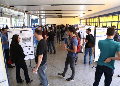 Apresentação de trabalhos na modalidade pôster - Foto: Ronaldo Estevam