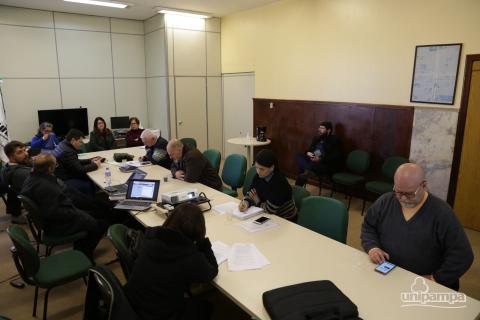 Grupo de Trabalho discute a organização do Siepe - Foto: Ronaldo Estevam