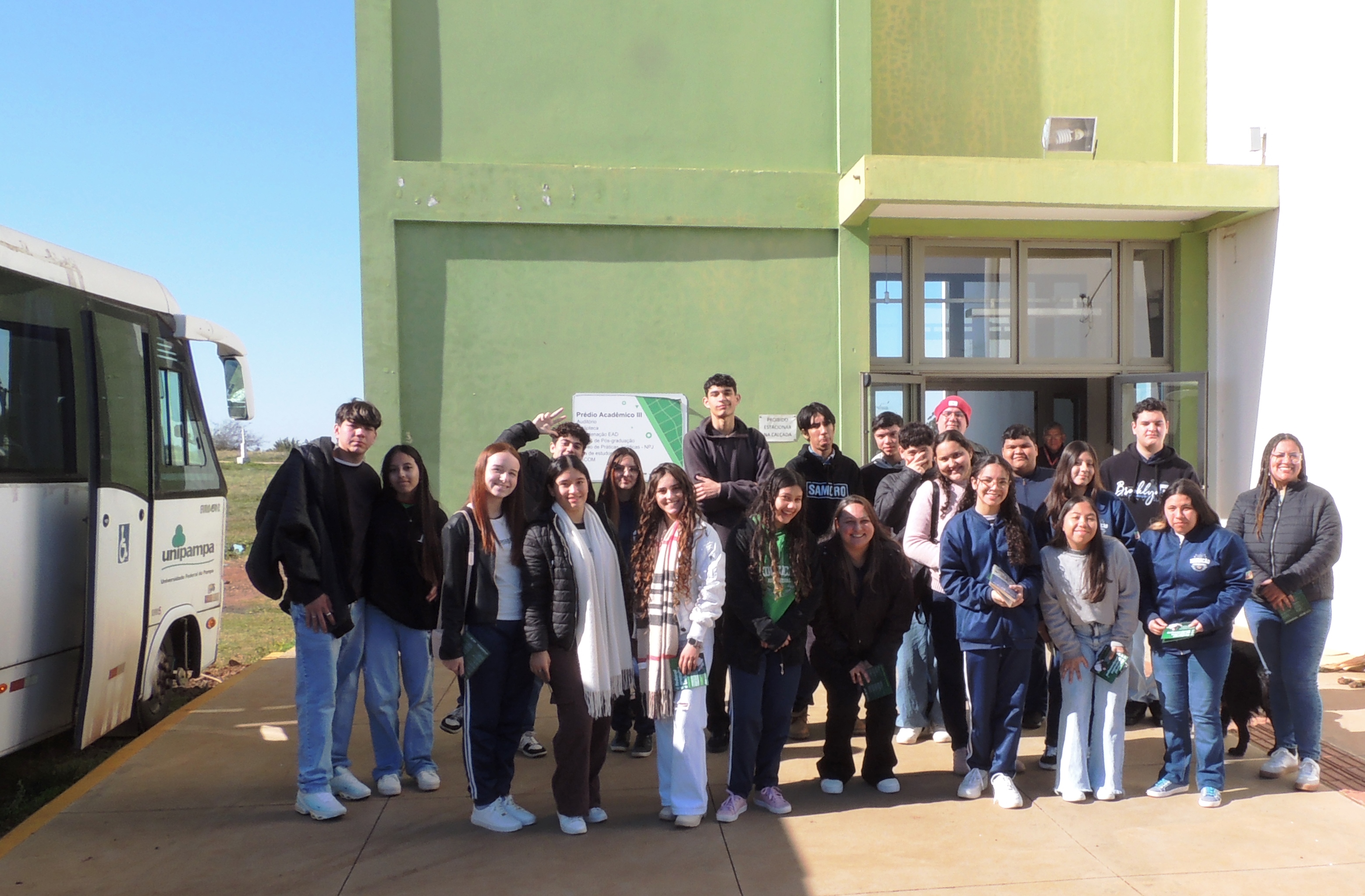 Estudantes da escola Militina Alvarez Estudantes da escola Militina Alvarez