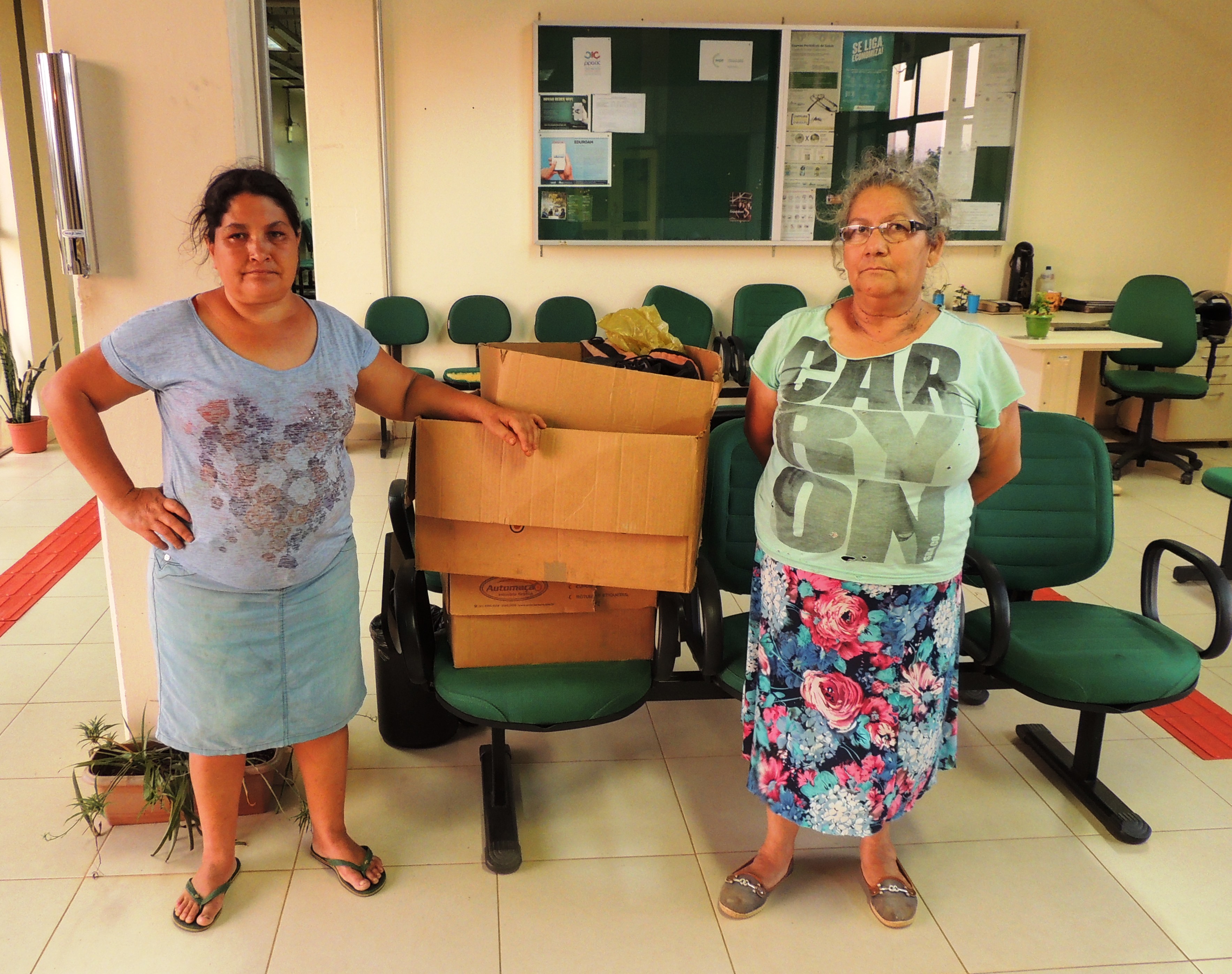 Representantes do Assentamento Cristo Redentor recebem material encaminhado ao projeto Conhecendo a Unipampa Representantes do Assentamento Cristo Redentor recebem material encaminhado ao projeto Conhecendo a Unipampa