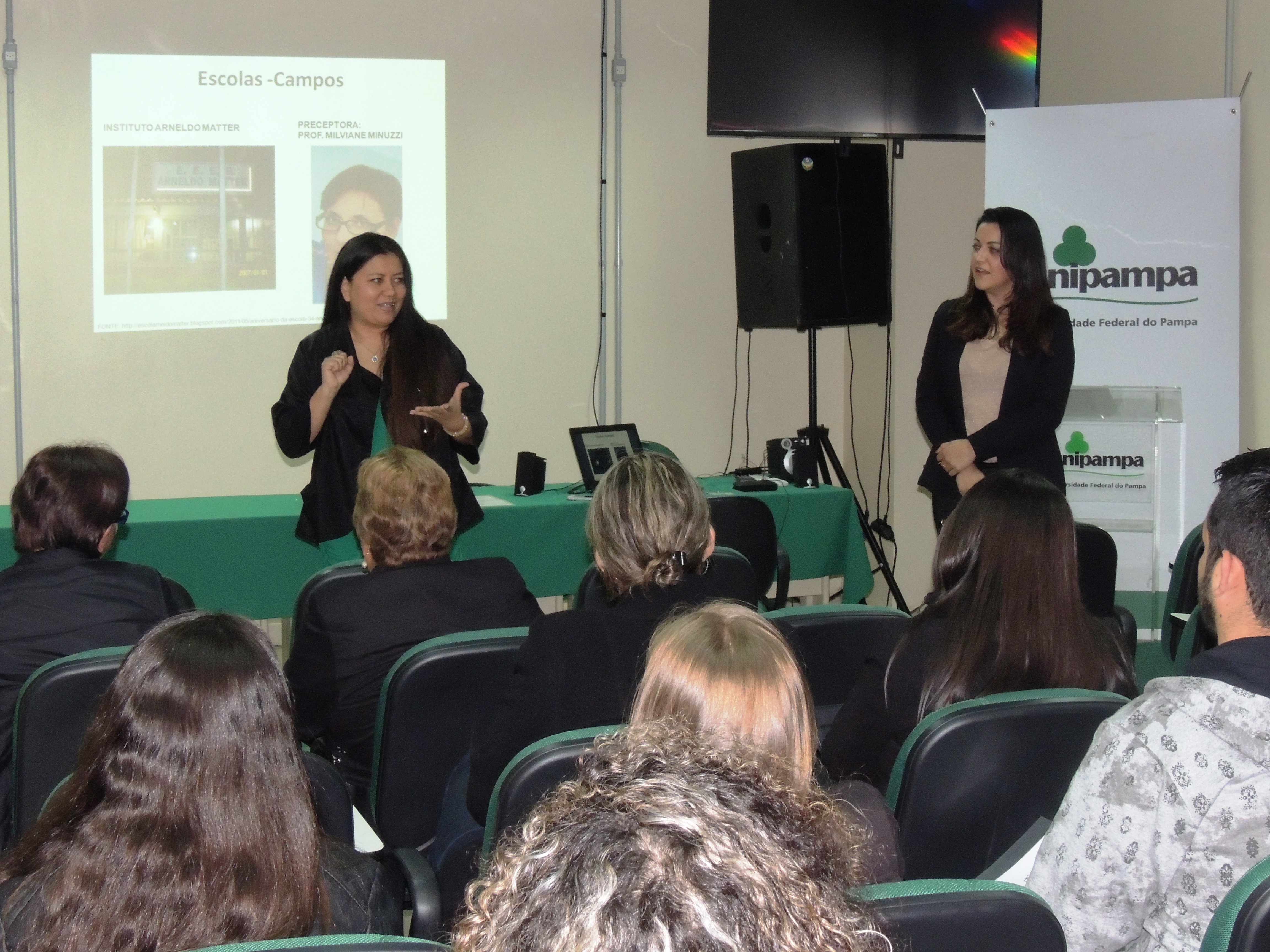 Professoras Yáscara e Claudete explicam o projeto Professoras Yáscara e Claudete explicam o projeto