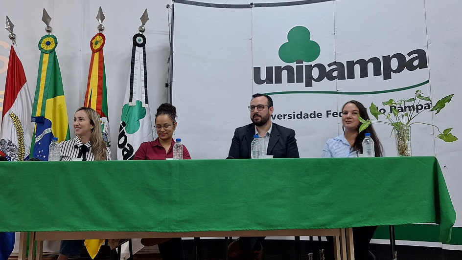 Mesa-redonda sobre áreas de atuação do fisioterapeuta Mesa-redonda sobre áreas de atuação do fisioterapeuta